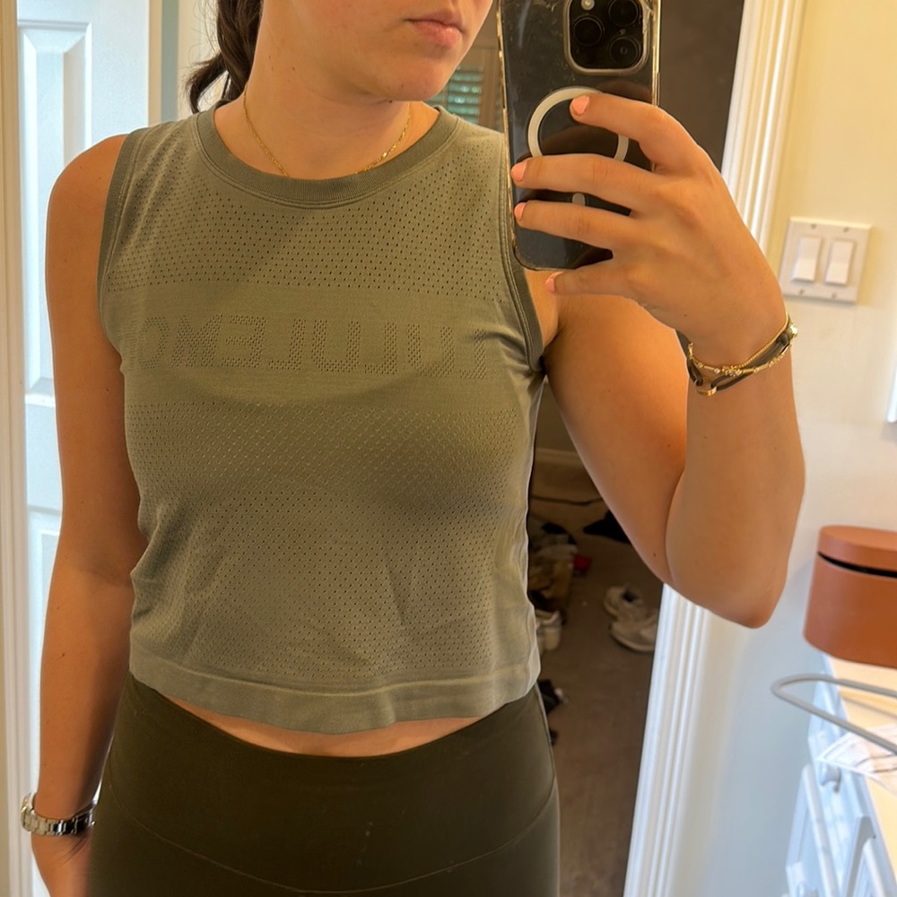 Green lululemon tank